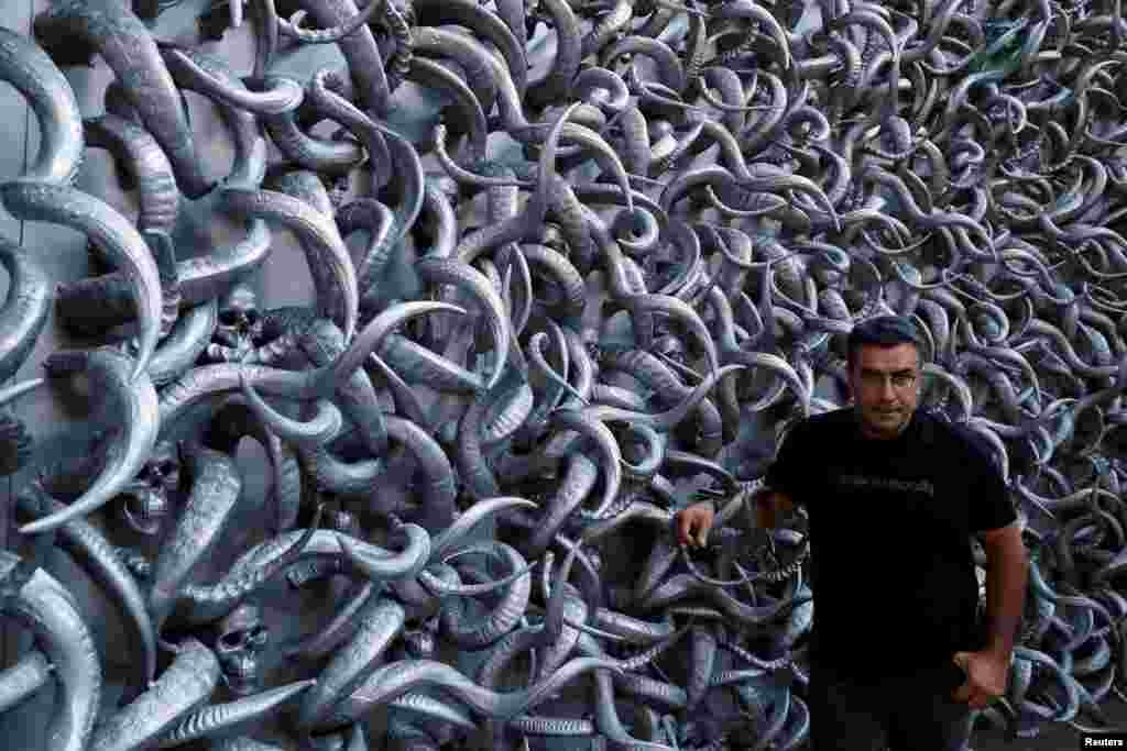 &laquo;احمد گونِشتِکین&raquo;، ۵۱ ساله هنرمند ترکیه یک اثر هنری به نام مروارد جاودانگی در استانبول ساخته است. &nbsp;