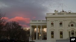 El jefe de despacho interino de la Casa Blanca, Mick Mulvaney, ha adevertido que la paralización podría alargarse hasta enero, cuando asuma el nuevo Congreso.