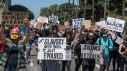 'بلیک لائیوز میٹر' تحریک میں شامل افراد نسلی امتیاز اور غلامی کی علامات کے خاتمے کا بھی مطالبہ کر رہے ہیں۔