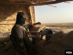 A Peshmerga fighter on the frontline, east of Mosul, Iraq, June 6, 2016. (S. Behn / VOA)