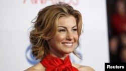 Faith Hill vuelve a los estudios de grabación tras larga ausencia.