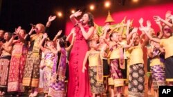 ງານ​ສະເຫຼີມສະຫຼອງ​ສິນລະປິນລາວ​ ໃນ​ສະຫະລັດ