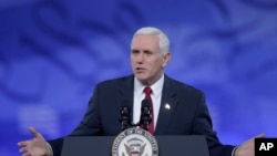 Wapres AS, Mike Pence menyampaikan sambutan pada Konferensi Aksi Politik Konservatif (CPAC) di National Harbor, Maryland, 23 Februari 2017. (AP Photo/Susan Walsh)