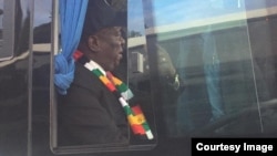 FILE: UMongameli Emmerson Mnangagwa wethulela uzulu amabhasi koBulawayo.