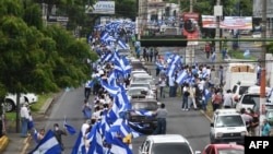 Des manifestants antigouvernementaux forment une «chaîne humaine» à Managua, au Nicaragua, le 4 juillet 2018.