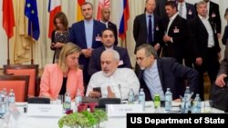 ظریف در کنار خانم موگرینی در آخرین هفته های مذاکرات هسته ای- آرشیو