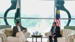 وزیر اعظم عمران خان اور ملائیشین ہم منصب مہاتیر محمد کے درمیان ون آن ون ملاقات بھی ہوئی۔