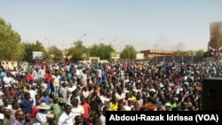 Les Nigériens manifestent contre la loi des finances à Niamey, Niger, le 11 mars 2018. (VOA/Abdoul-Razak Idrissa)