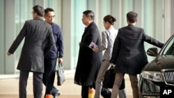 中國國家主席習近平的特使，中共中央對外聯絡部部長宋濤抵達北京首都國際機場，準備啟程前往朝鮮 (2017年11月17日)