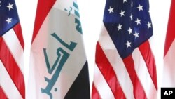 Bendera Amerika Serikat dan Irak. (Foto: AP)