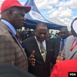 UGeneral Constantino Chiwenga labanye abasemhlanganweni weZanu PF Extra Ordinary Congress osanda kuphela.