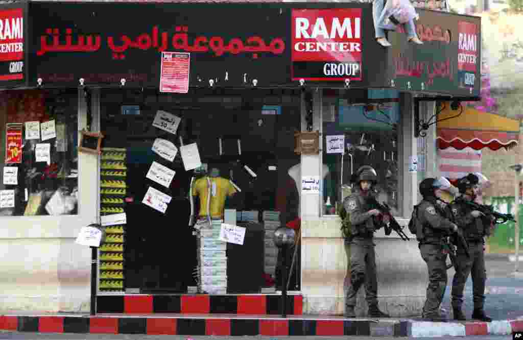 Israeli soldiers search for three missing Israeli teens believed to have been abducted in the West Bank city of Jenin, June 19, 2014.