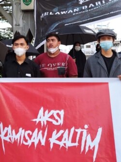 Mahasiswa dan aktivis demokrasi di Kalimantan Timur rutin menggelar aksi setiap Kamis. (foto: Kamisan Kaltim)