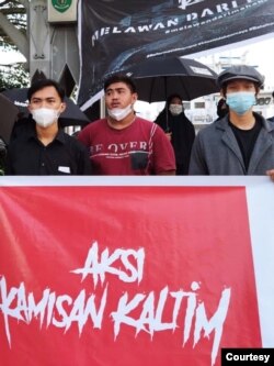 Mahasiswa dan aktivis demokrasi di Kalimantan Timur rutin menggelar aksi setiap Kamis. (foto: Kamisan Kaltim)