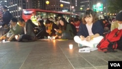 세월호 희생자들을 애도하고 실종자들의 무사 귀환을 염원하는 시민촛불기도회가 24일 서울 광화문에서 열렸다.
