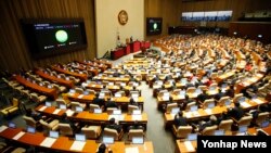 2일 밤 한국 국회에서 열린 본회의에서 북한인권법이 첫 발의 11년 만에 통과됐다. 