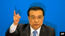 리커창 중국 총리가 15일 베이징 인민대회당에서 열린 전국인민대표대회 폐막 기자회견에서 발언하고 있다.