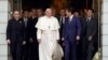 El papa Francisco se reúne con el pimer ministro japonés, Shinzo Abe, el lunes 25 de noviembre de 2019.