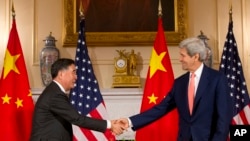 Secretary of State John Kerry, right, shakes hands with China's Vice Premier Wang Yang. (June 25, 2015)