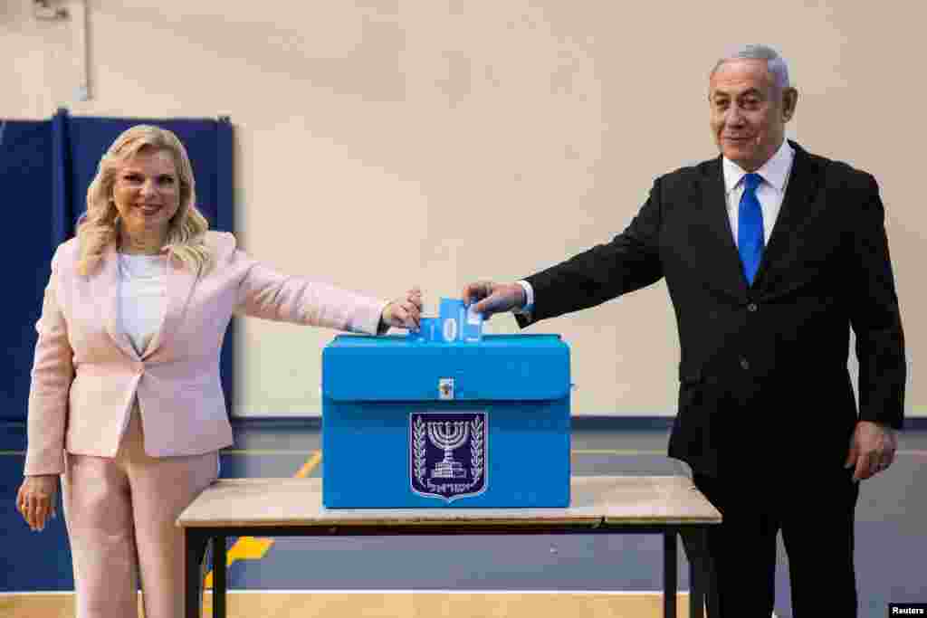 İsrail - Baş nazir Benyamin Netanyahu və həyat yoldaşı Sara Qüdsdə parlament seçkilərinə səs verir 