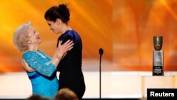 Sandra Bullock hugs Betty White as she presents White with the Lifetime Achievement award at the Screen Actors Guild Awards held in Los Angeles, California, on January 23, 2010. (Photo: Reuters/Mike Blake)