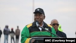 Le président sud-africain Cyril Ramaphosa lance la campagne Thuma Mina au stade Makhulong, Ekurhuleni, Afrique du Sud, 19 mai 2018. (Twitter/ANC) 