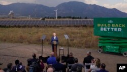 Predsjednik Joe Biden govori o infrastrukturi u kampusu Flatirons Nacionalne laboratorije za obnovljivu energiju, 14. septembra 2021. u Arvandi, Colo.