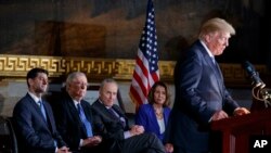 Le président Donald Trump speaks lors d'une cérémonie pour honorer le sénator Bob Dole à Capitol Hill, le 17 janvier 2018, à Washington.