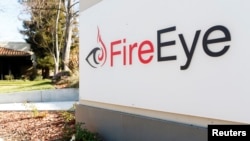 “火眼公司”在其加州米尔皮塔斯的办公室外的标志。
