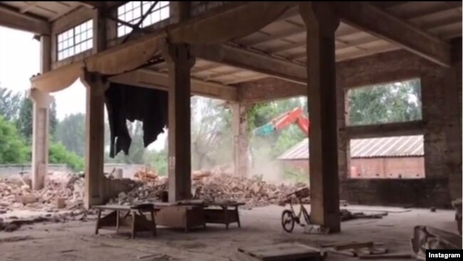 Xưởng nghệ thuật của ông Ngải Vị Vị bị phá hôm 4/8.