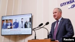 Kepala Badan Keamanan Ukraina atau SBU, Vasyl Hrytsak memberikan keterangan kepada media soal upaya sabotase kelompok teror Rusia yang digagalkan, Rabu (17/4). 