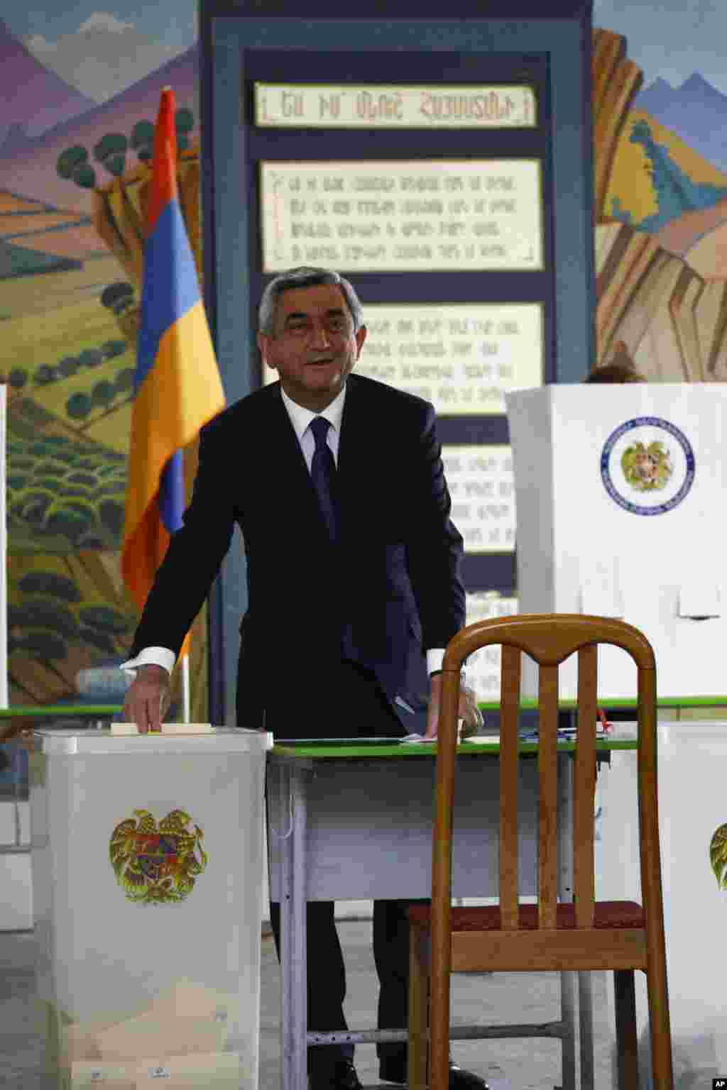 Armenian President Serzh Sargsyan casts his ballot for a parliamentary election in the Armenian capital Yerevan May 6, 2012. Armenian voters headed to the polls on Sunday for a parliamentary election its leaders hope will bolster stability and be free of 