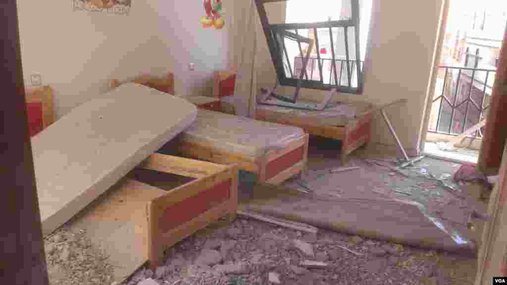 Five people were injured in the airstrike in January 2016 at the center in Sana&#39;a, Yemen, and Human Rights Watch says the bomb didn&rsquo;t explode, preventing a greater tragedy. (A. Mojalli/VOA)