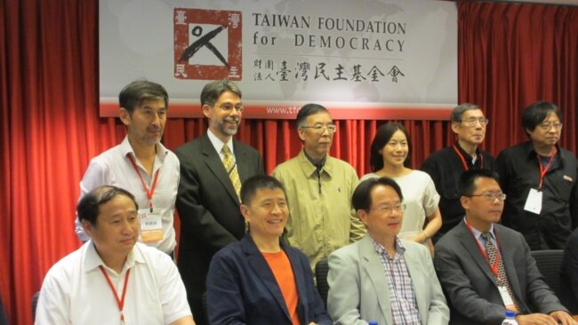 30年前，台灣聲援六四民主 30年後，台灣捍衛自身民主