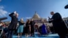El presidente Joe Biden definió en su discurso inaugural las prioridades de su administración tanto dentro como fuera de Estados Unidos. Imagen tomada durante juramentación en las escalinatas del Capitolio el 20 de enero de 2021. (Foto Reuters / Archivo)