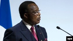 Le président congolais Denis Sassou Nguesso prononce un discours à Paris, France, 30 novembre 2015. epa / ETIENNE LAURENT