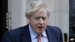 El primer ministro británico, Boris Johnson, está en condición estable tras segunda noche en cuidados intensivos por COVID-19.