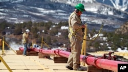 El proceso conocido como "Fracturación hidráulica" permite encontrar fuentes de gas natural escondidos bajo tierra. 