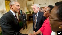 President Barack Obama shakes hands with guests during a reception in the White House in Washington. (July 22, 2015.)