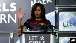 Michelle Obama mencionó todas las penurias y los esfuerzos que hacen muchas niñas en el mundo, arriegando hasta sus vidas, por el simple hecho de querer estudiar.
