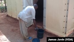 Umwe mu bageze mu za bukuru mu nkambi ya Nduta muri Tanzaniya