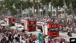 Desfile por las calles de Miami en celebración del título de la NBA para los Heat.