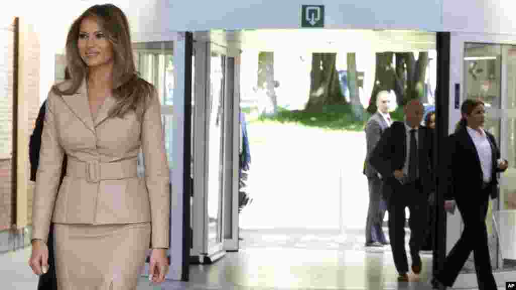 Melanie Trump arrive à l&rsquo;hôpital reine Fabiola à Bruxelles le 25 mai 2017.