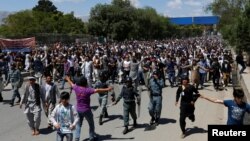 Warga etnis minoritas Hazara melakukan protes di Kabul, Afghanistan (16/5) atas mimimnya upaya pemerintah menangani berbagai penculikan (foto: dok).