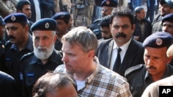 Pakistani police escort arrested US diplomat Raymond Davis (c), to a court in Lahore on January 28, 2011