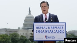 Ứng viên tổng thống đảng Cộng Hòa Mitt Romney phản ứng trước việc Tòa án Tối cao giữ nguyên đạo luật y tế của tổng thống Obama 
