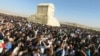 هزاران نفر خودجوش در مقبره کوروش کبیر پادشاه هخامنشیان در پاسارگاد استان فارس حاضر شدند.