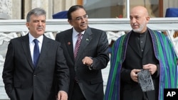 Turkish President Abdullah Gul, left, his Afghan counterpart Hamid Karzai, right, and President Asif Ali Zardari of Palistan walk after a meeting in Istanbul, Turkey. Turkey is hosting a conference this week on creating a regional strategy for improving s