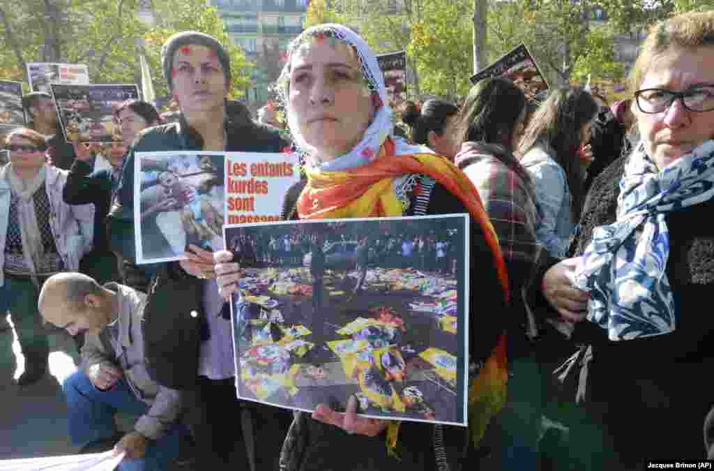 مرکزی ریلوے اسٹیشن کے قریب یہ خود کش دھماکے اس وقت ہوئے جب یہاں حزب مخالف اور کرد کارکن ہزاروں کی تعداد میں امن ریلی کے سلسلے میں جمع تھے۔