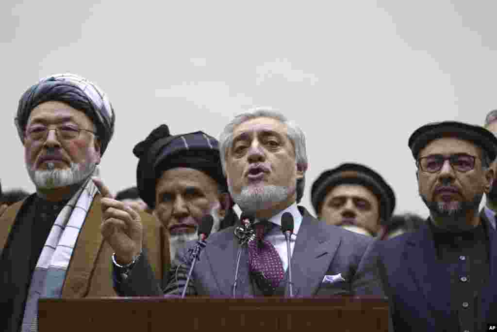 عبدالله عبدالله رقیب اشرف غنی نتیجه انتخابات را نپذیرفت. کمیسیون مستقل انتخابات می‌گوید غنی نیمی از آرا را کسب کرده و آقای عبدالله تنها ۳۲ درصد آرا را داشته است. 